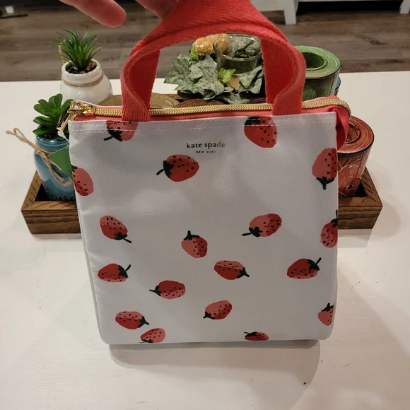 Nwt-Kate Spade Insulated White Wite With Red Strawberries Lunch bag - Picture 2 of 9